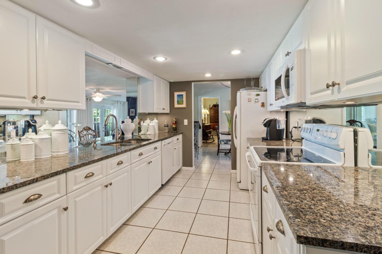 649 Las Palmas - Photo 1