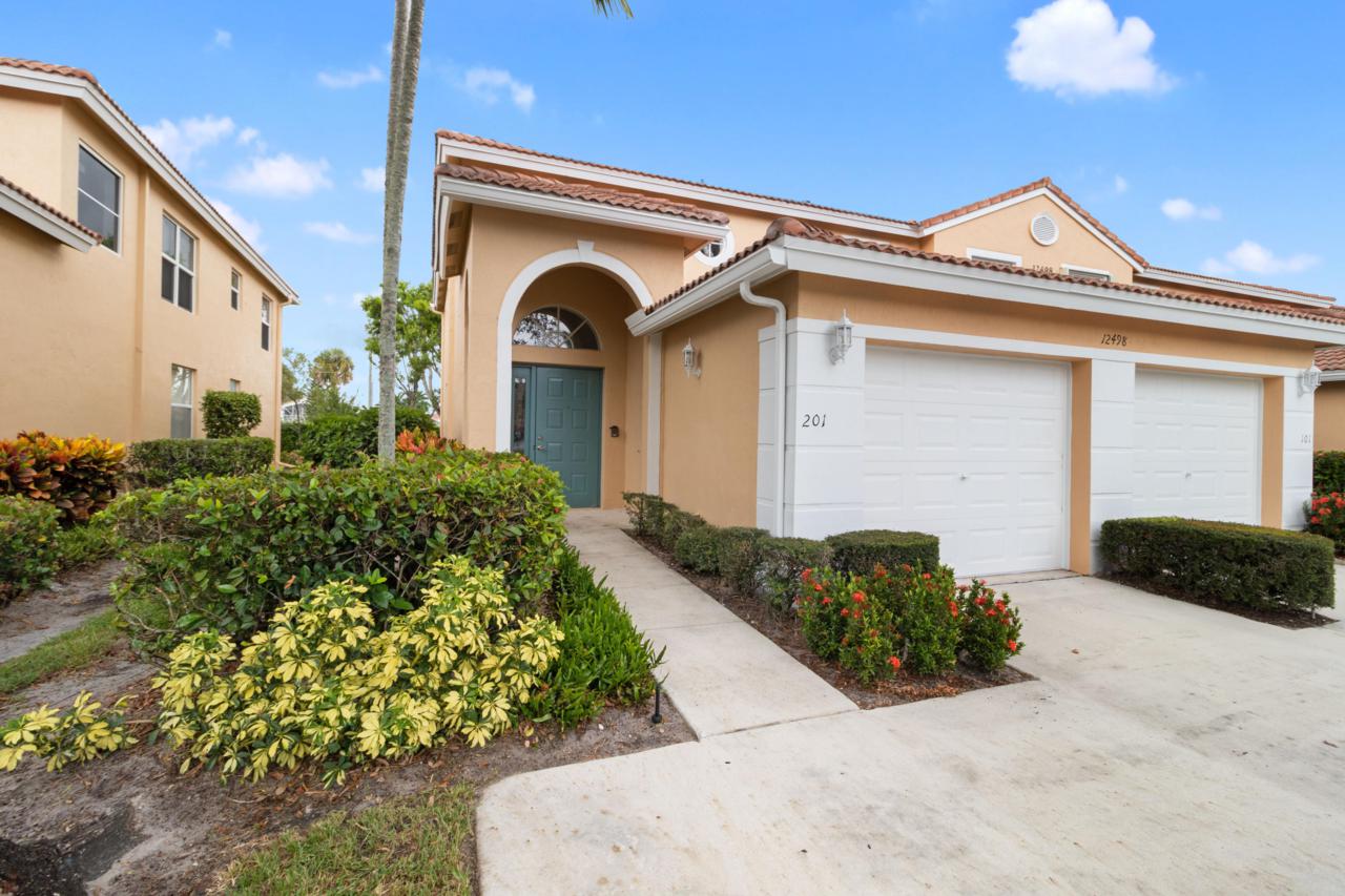 12498 Crystal Pointe Drive - Photo 1