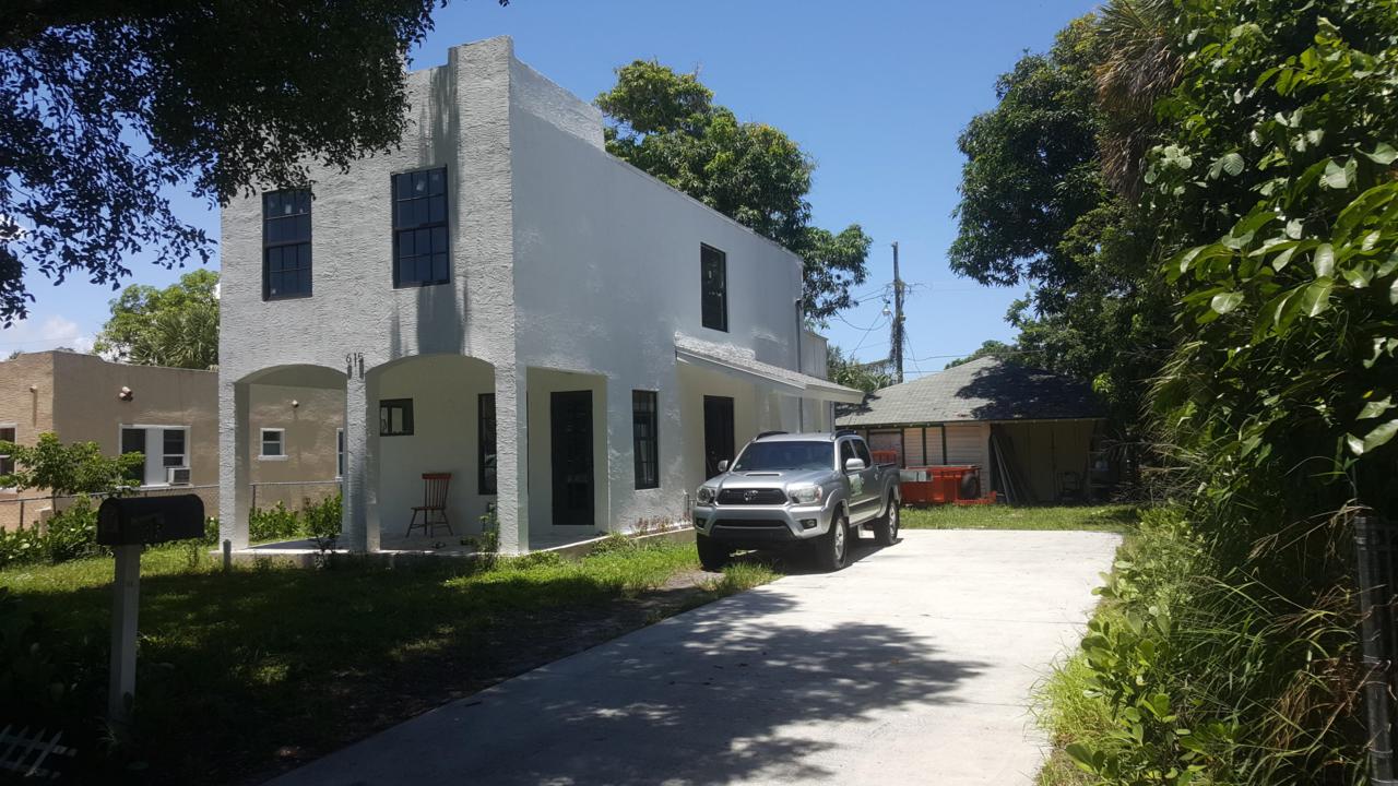 615 33rd Street - Photo 1