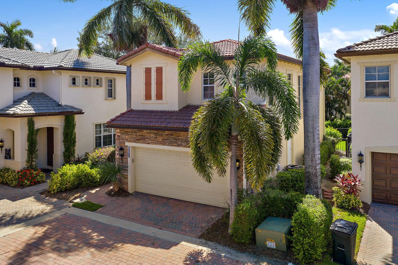 557 Tomahawk Court - Photo 1