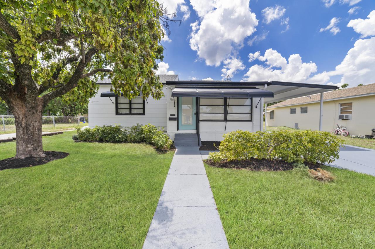 1109 M Street - Photo 1