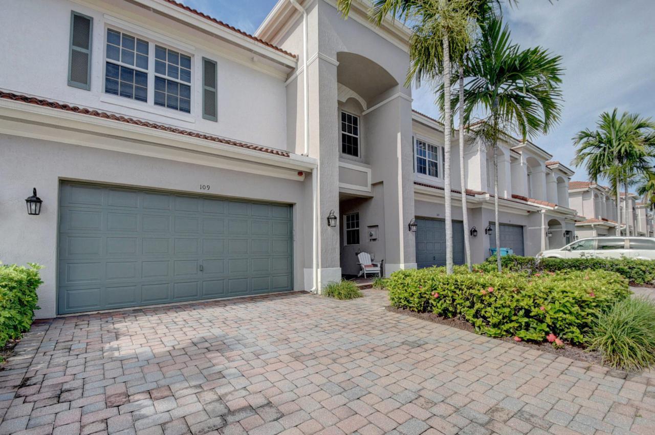 109 Nottingham Place - Photo 1