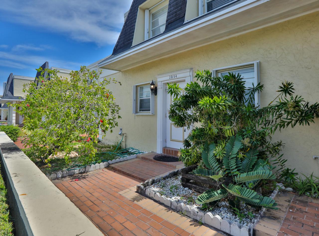 2314 7th Street - Photo 1