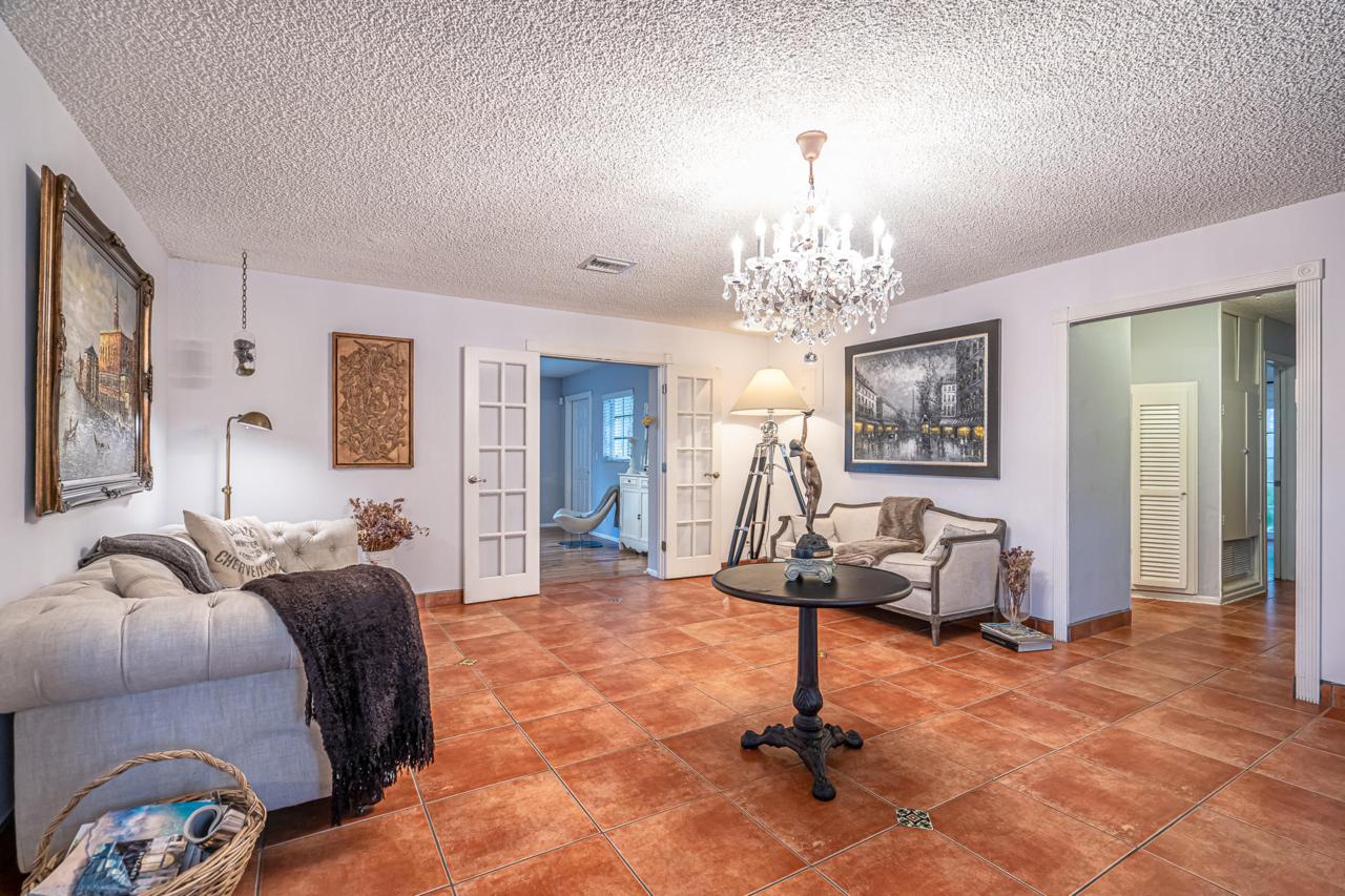 826 Snowden Drive - Photo 1