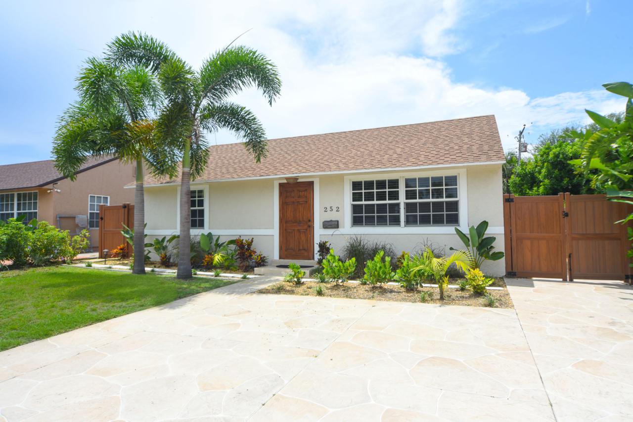 252 Beverly Road - Photo 1