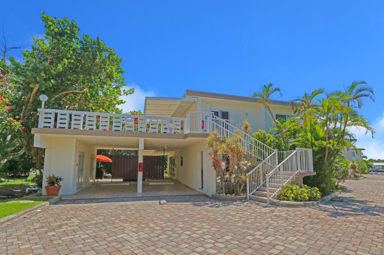 1202 Hillsboro Mile - Photo 1