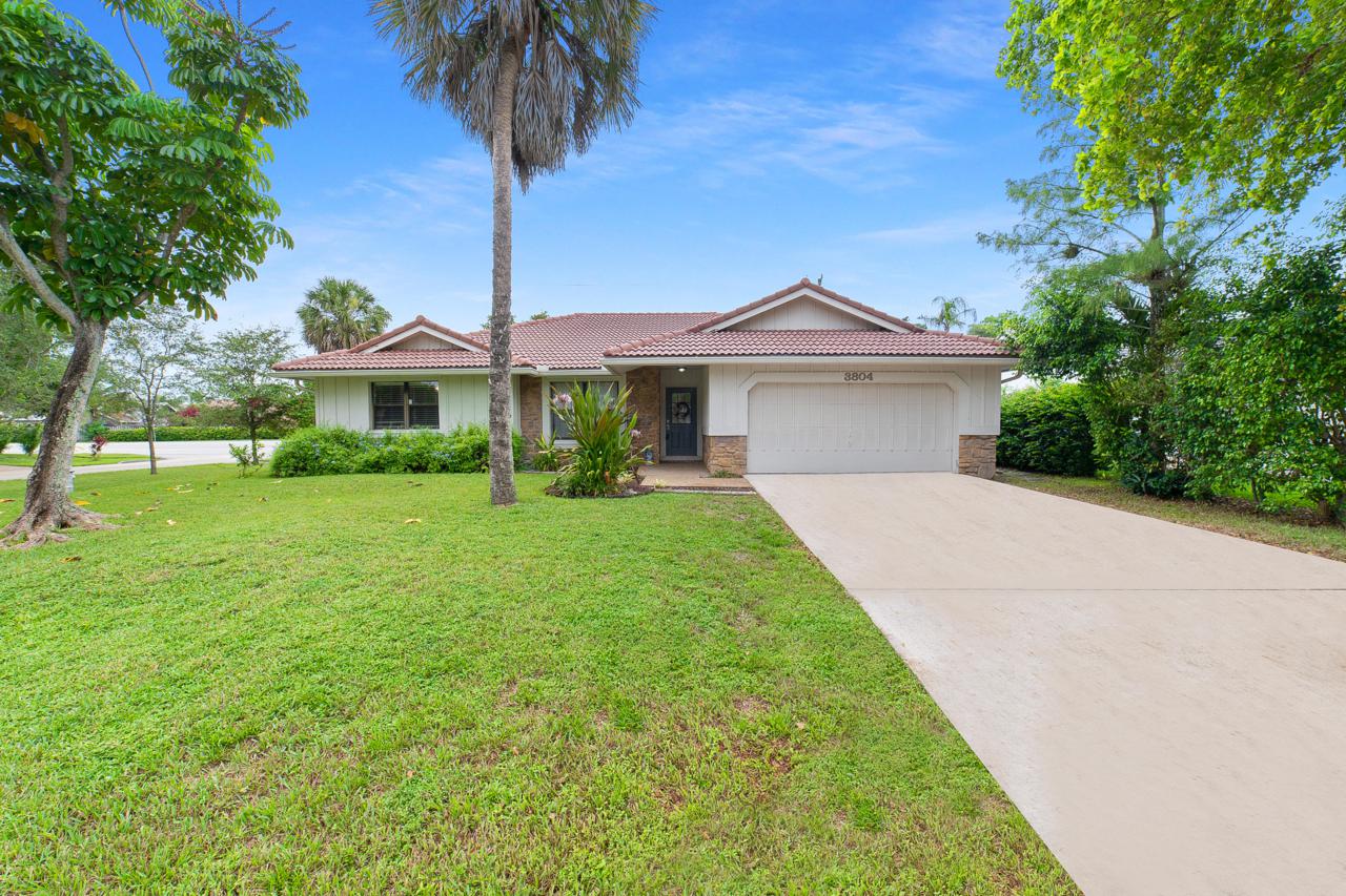 3804 72 Drive - Photo 1