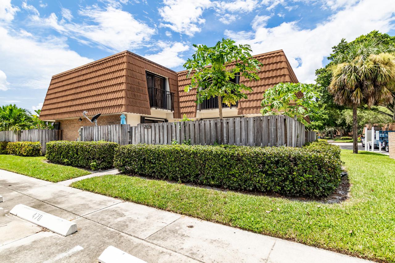250 Charter Way - Photo 1