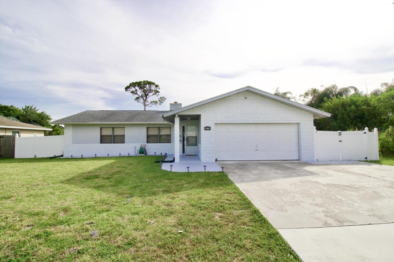 582 Floresta Drive - Photo 1
