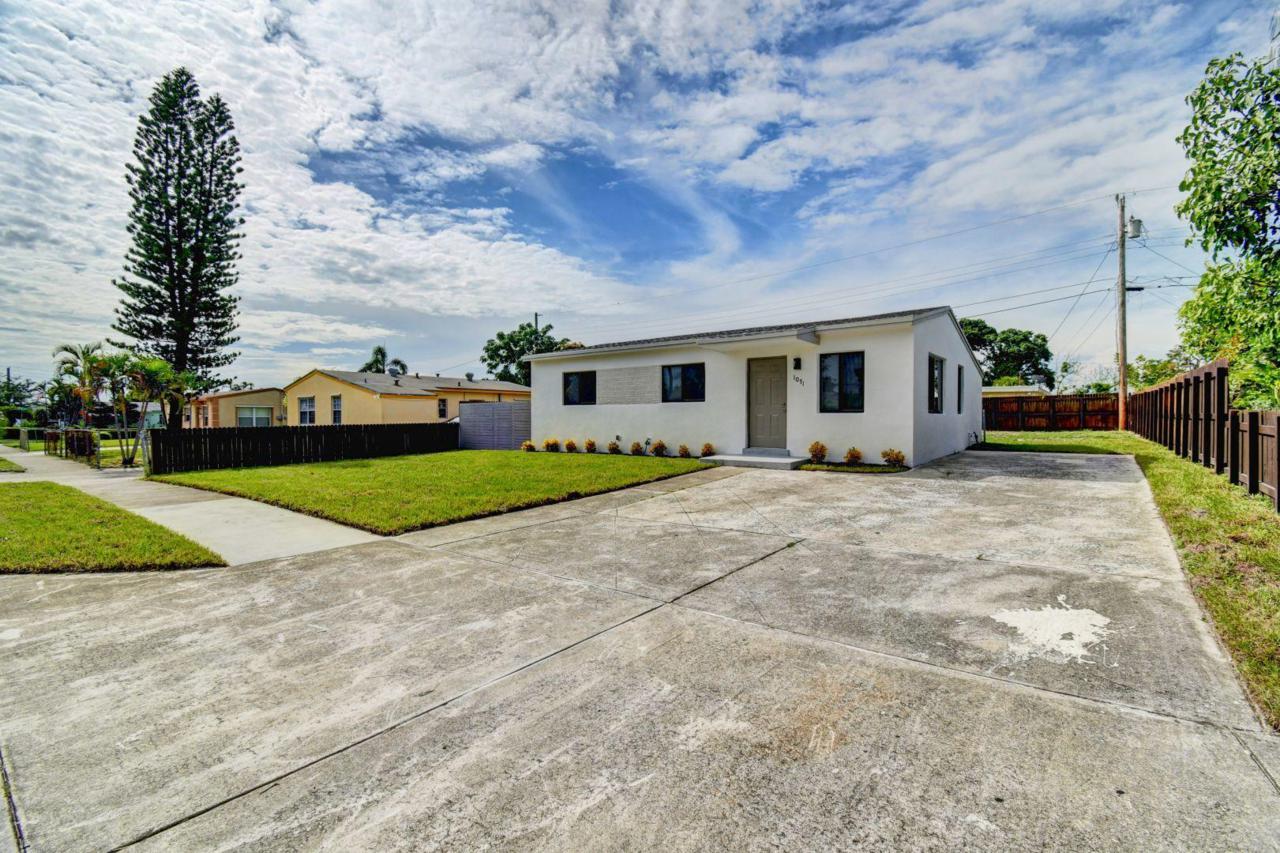 1071 27th Street - Photo 1