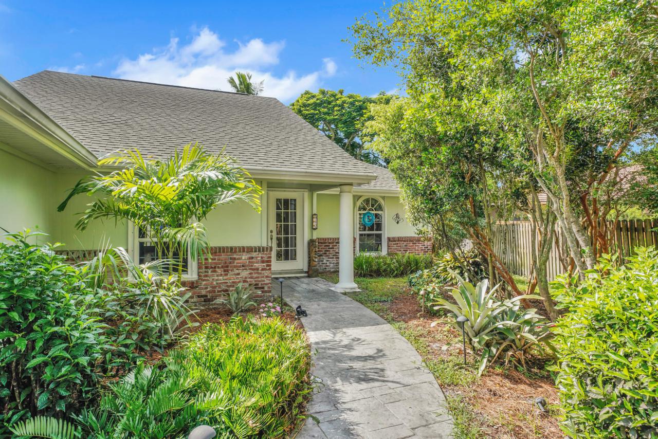 812 Summerwood Drive - Photo 1