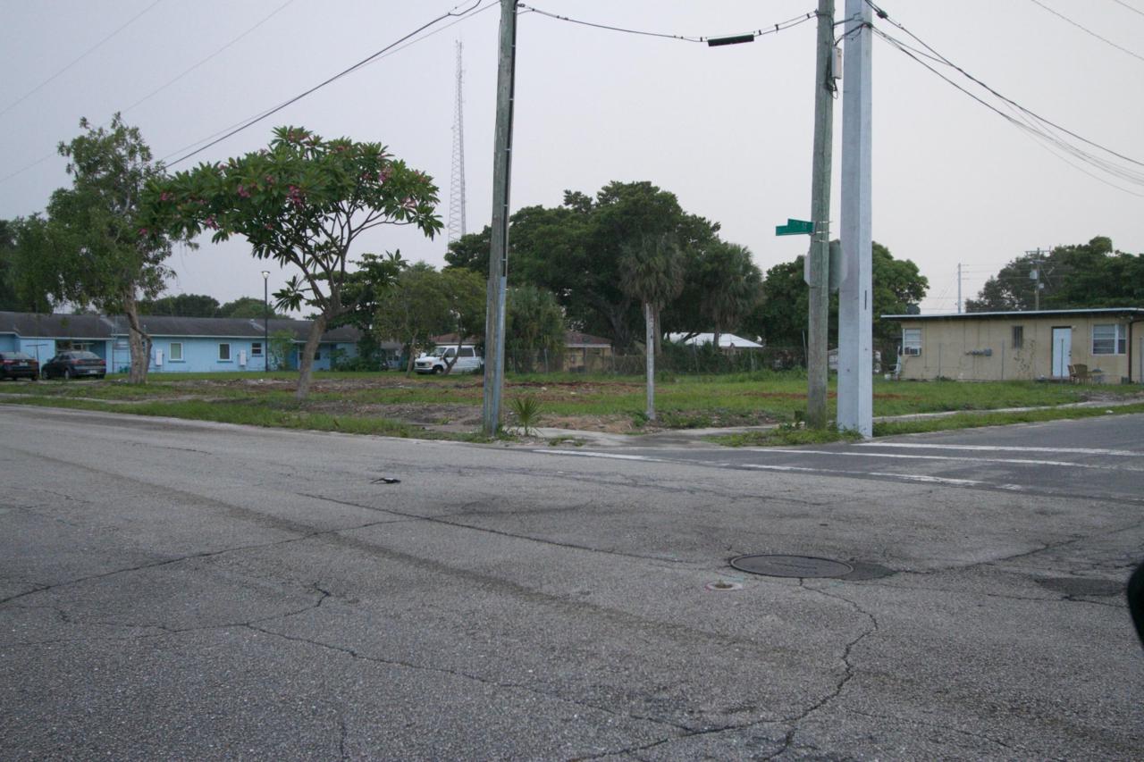 1100 8th Street - Photo 1