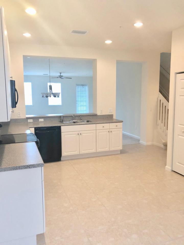 425 Greenwich Circle - Photo 1