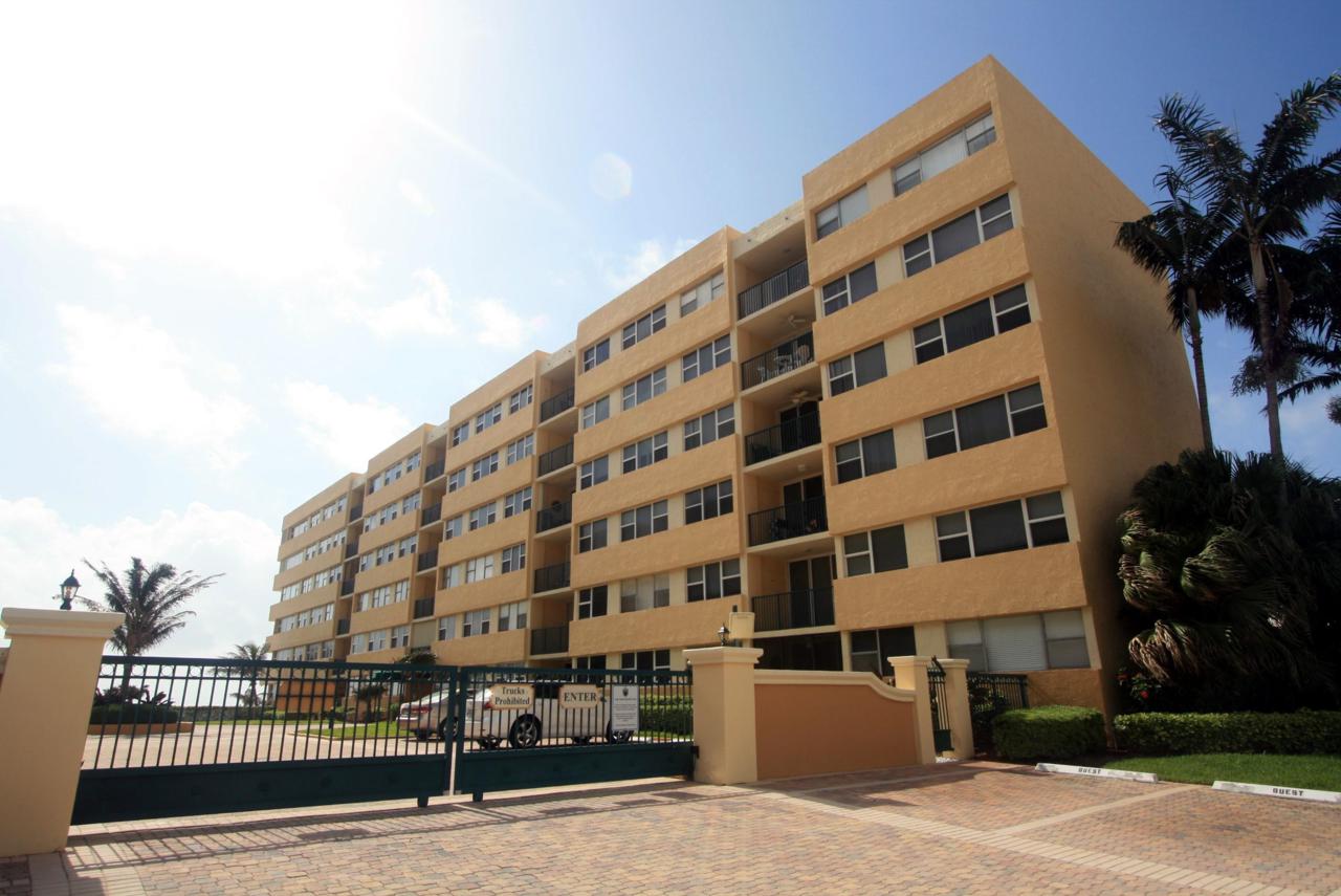 1237 Hillsboro Mile - Photo 1