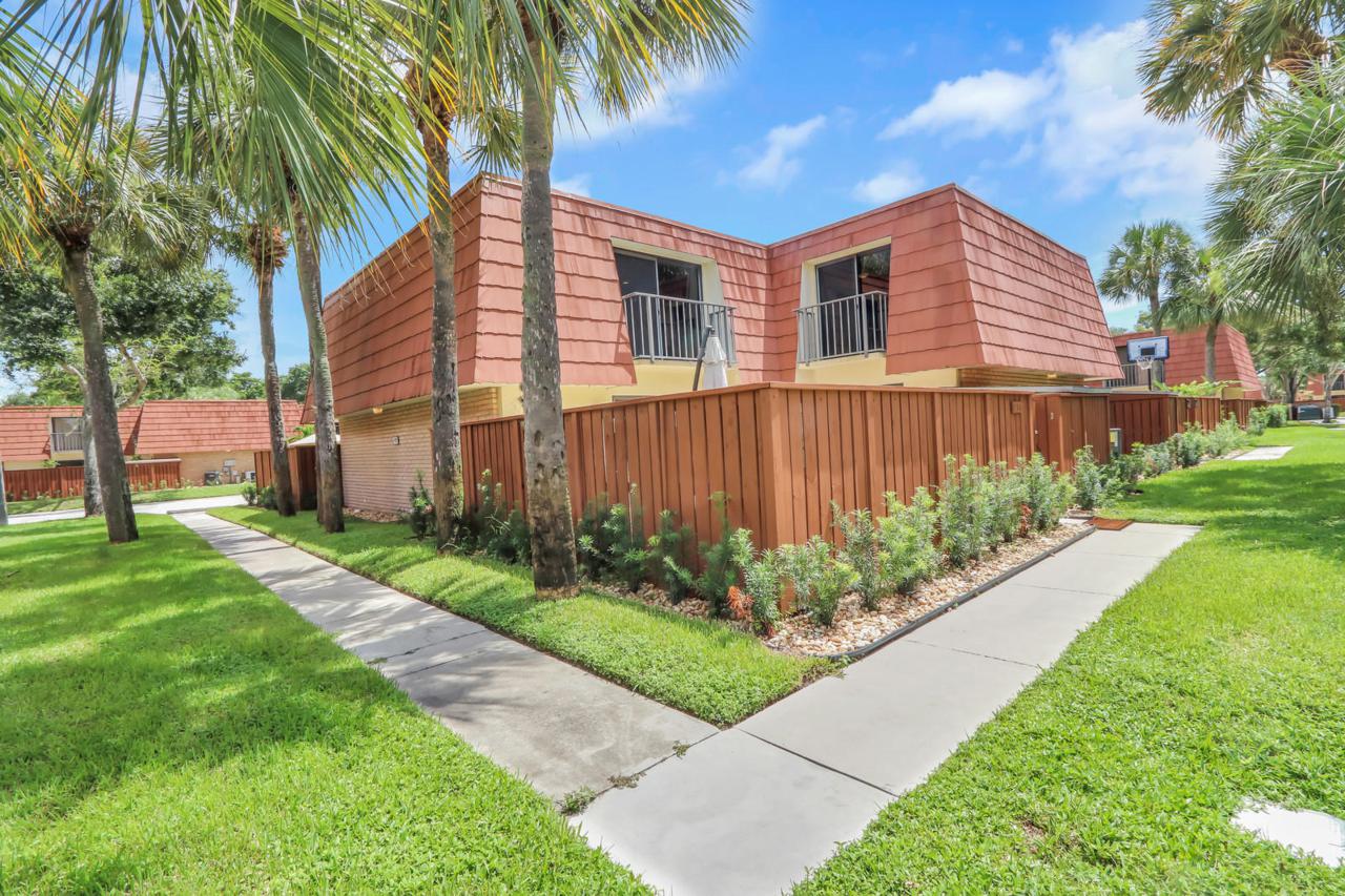 756 Buttonwood Lane - Photo 1