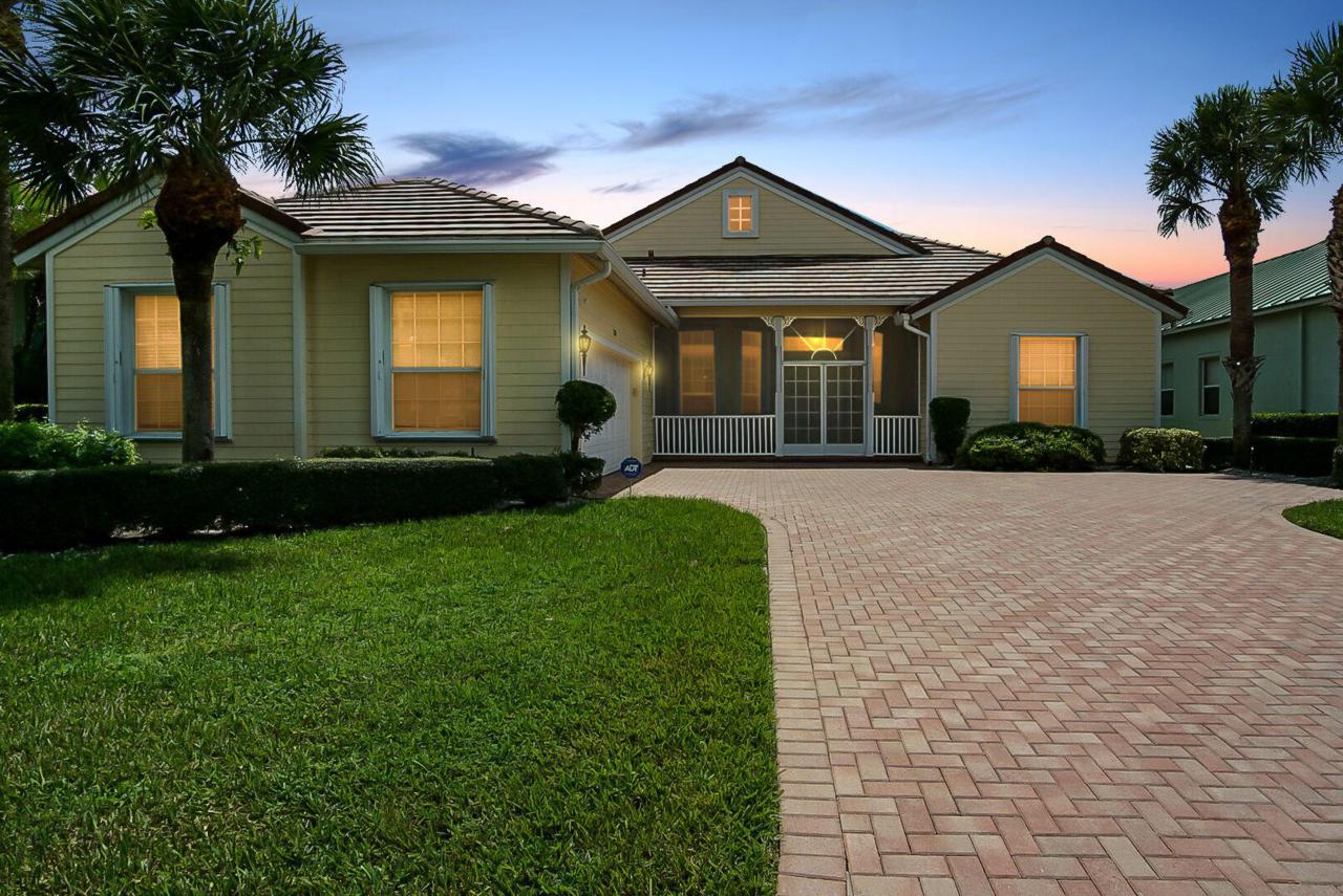 124 Magnolia Lakes Boulevard - Photo 1