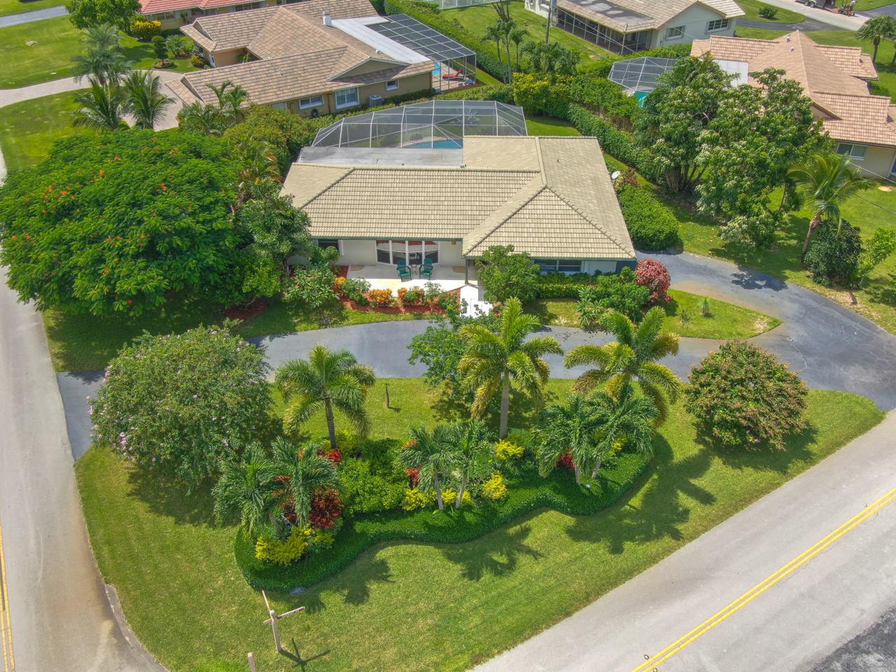 208 Gleneagles Drive - Photo 1