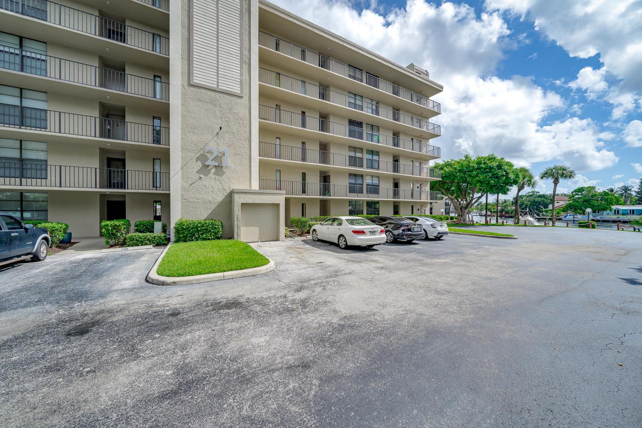 21 Royal Palm Way - Photo 1