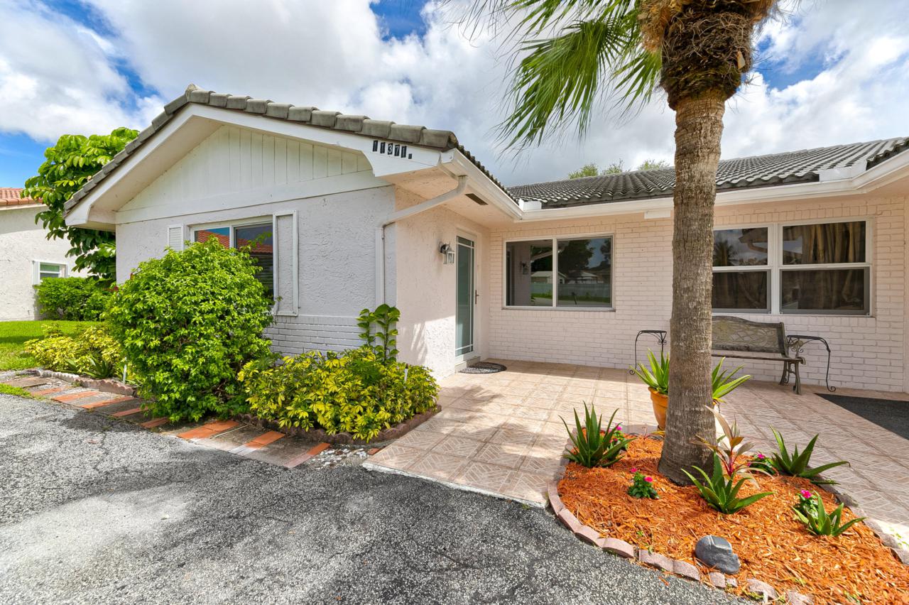 11371 38 Street - Photo 1