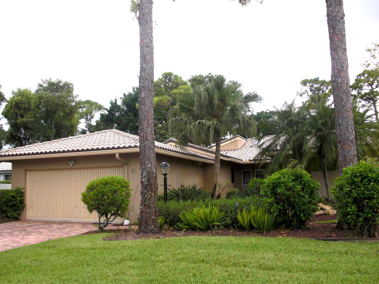 10 Northwoods Lane - Photo 1