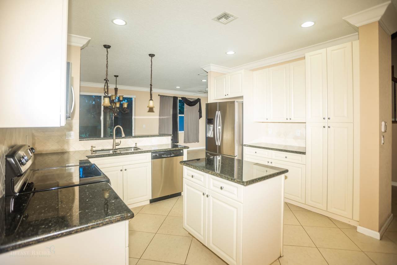 127 Prive Circle - Photo 1