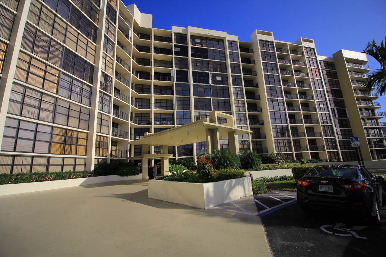 600 Parkview Drive - Photo 1