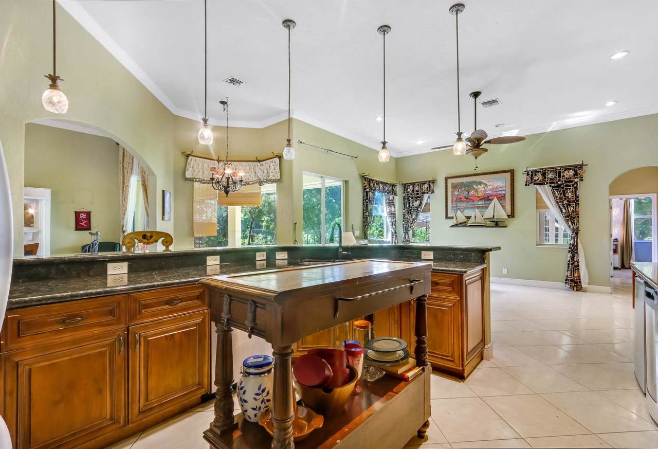 1602 Se Fallon Drive Drive - Photo 1