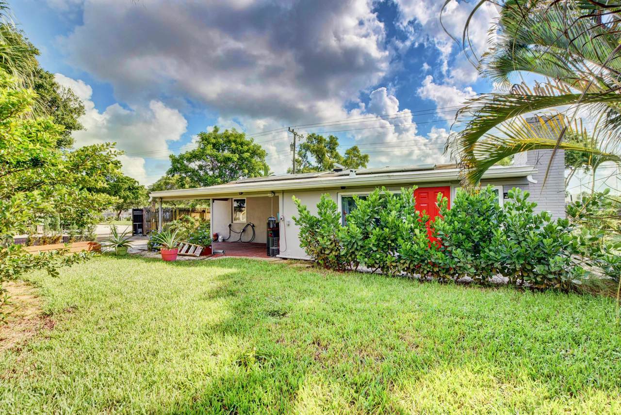 607 Riverside Drive - Photo 1
