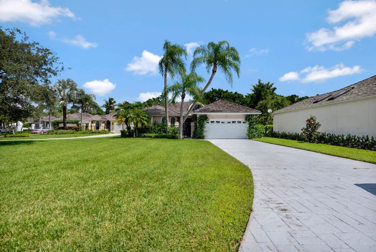 2562 Muir Circle - Photo 1