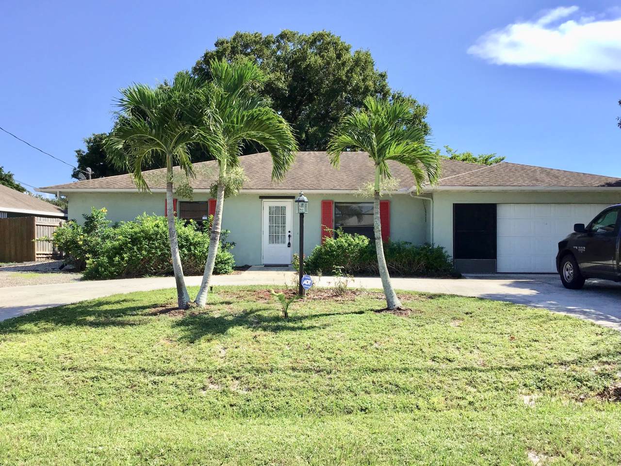 402 Oakridge Drive - Photo 1