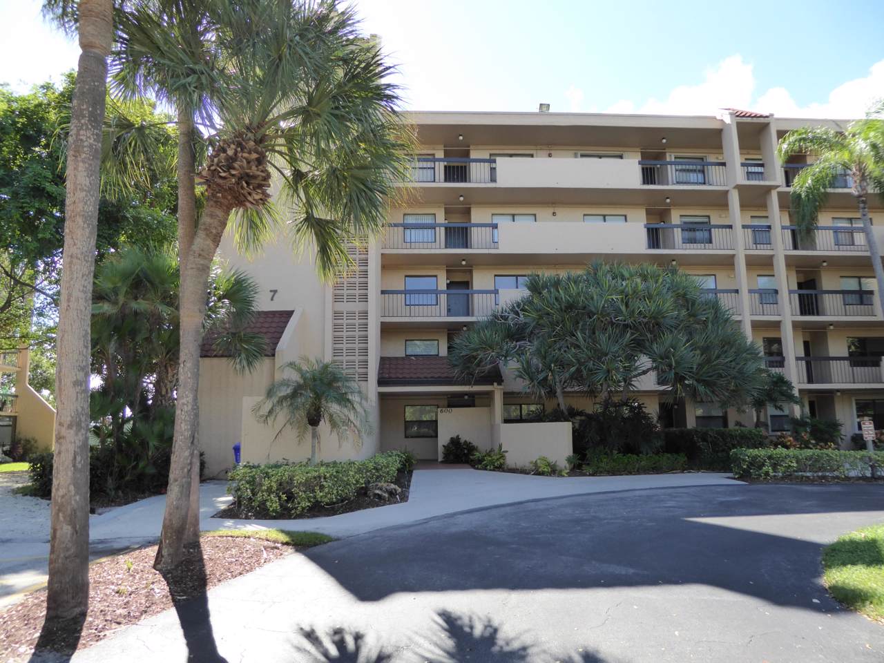 600 Egret Circle - Photo 1