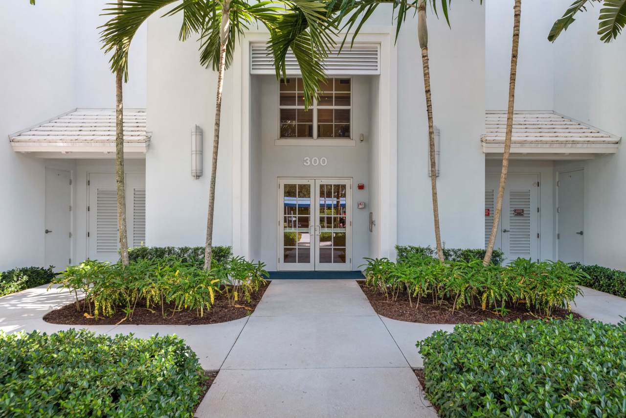 312 Bay Colony Drive - Photo 1