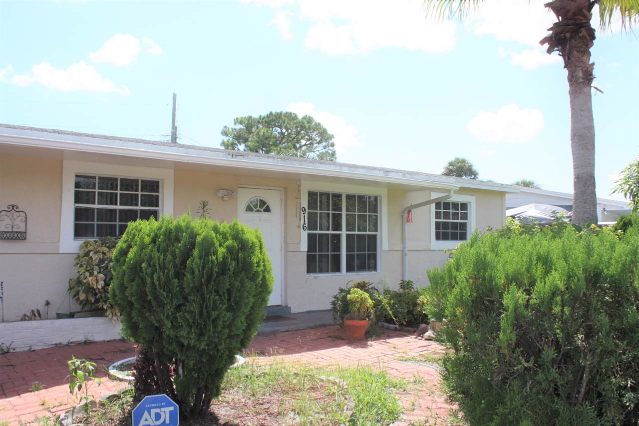 916 Caroline Avenue - Photo 1