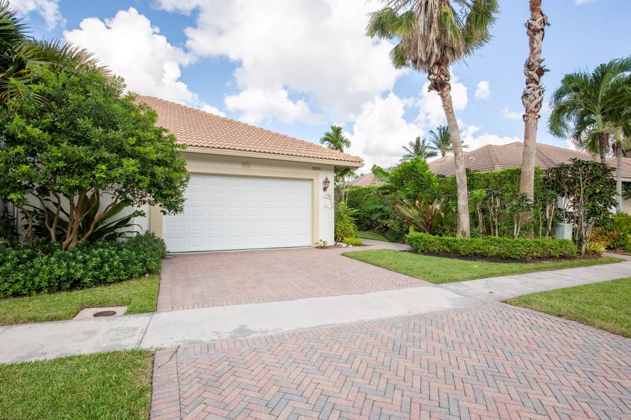 2850 Twin Oaks Way - Photo 1