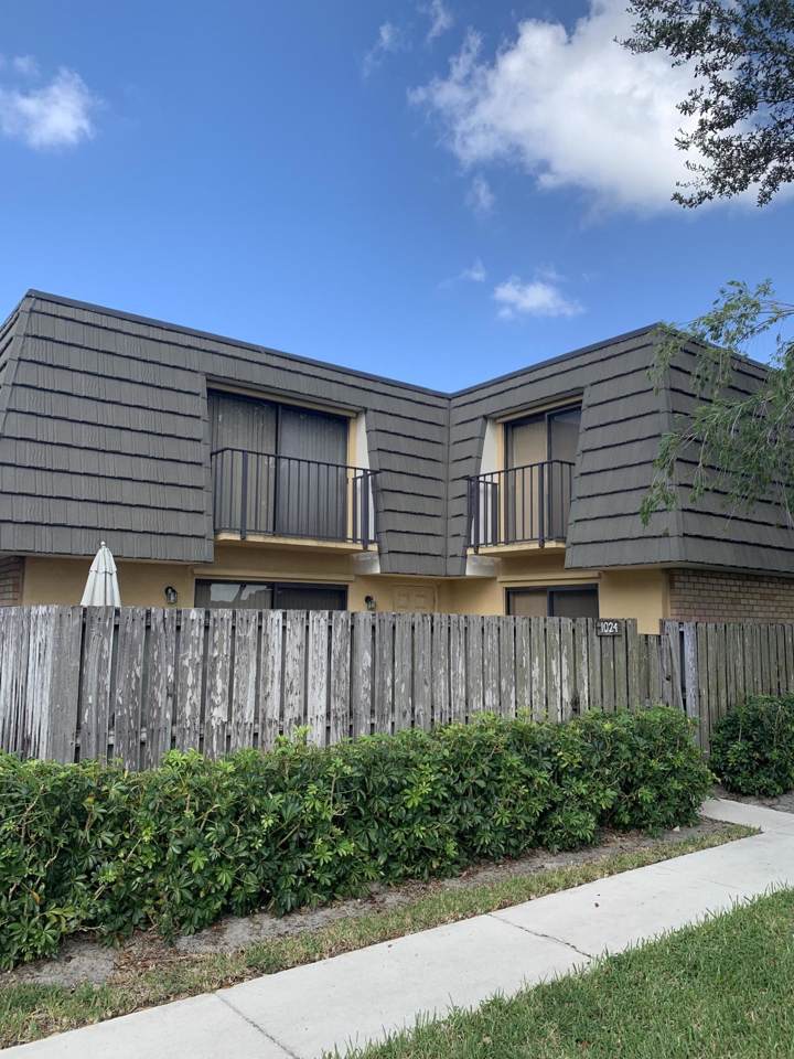 1024 10th Way - Photo 1