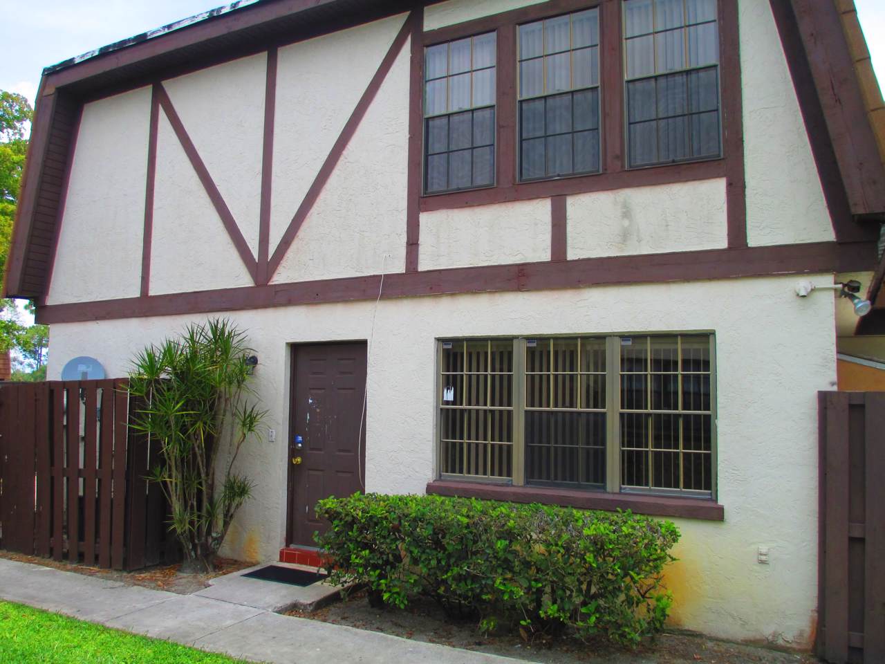 128 Weybridge Circle - Photo 1
