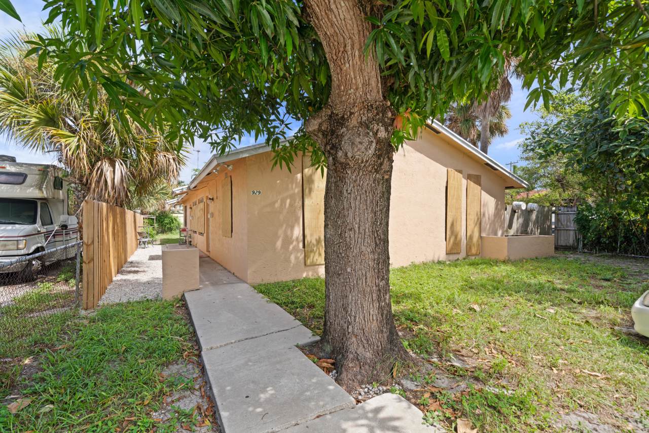 929 Alamanda Road - Photo 1