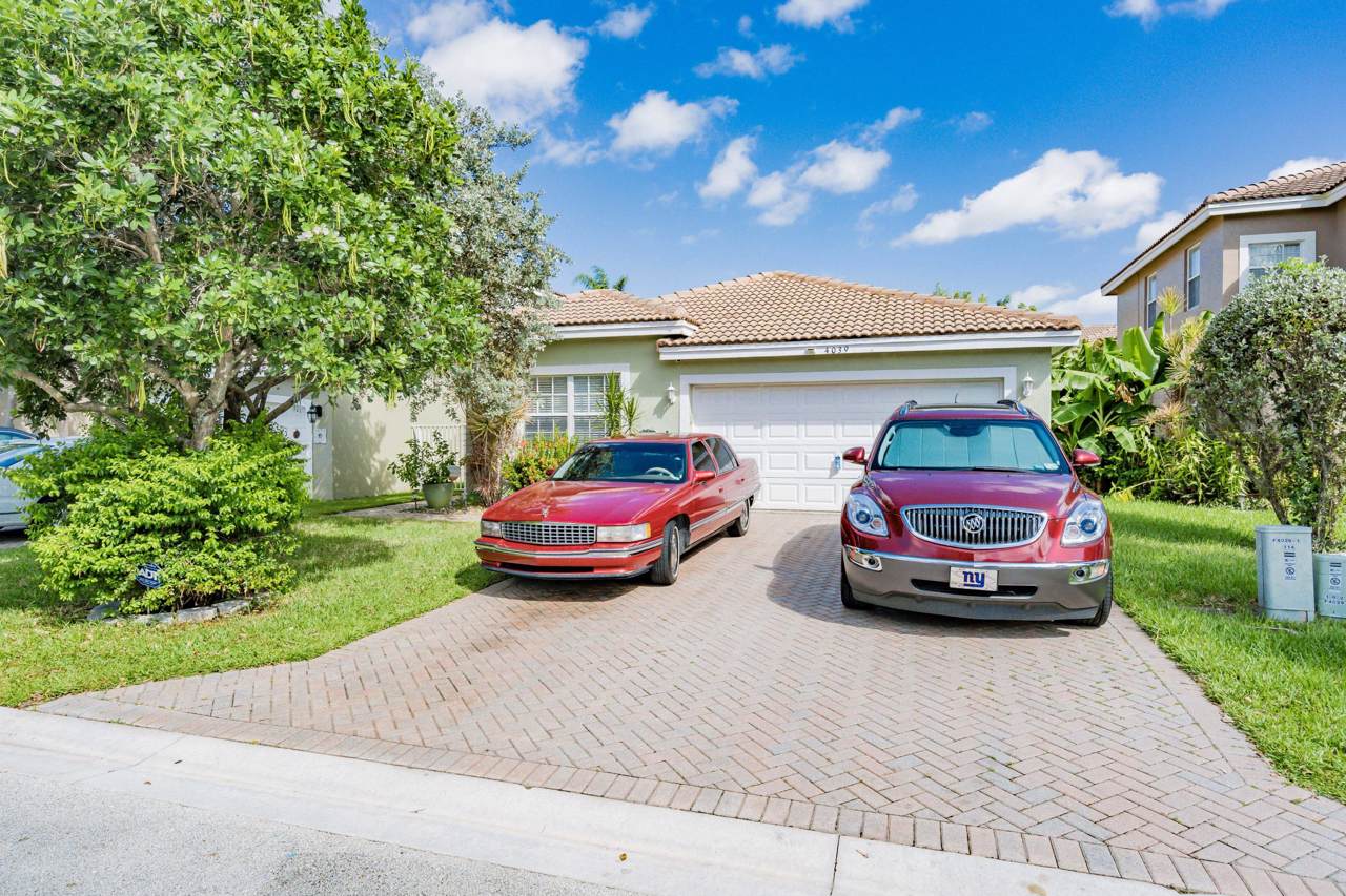 4039 Crescent Creek Court - Photo 1