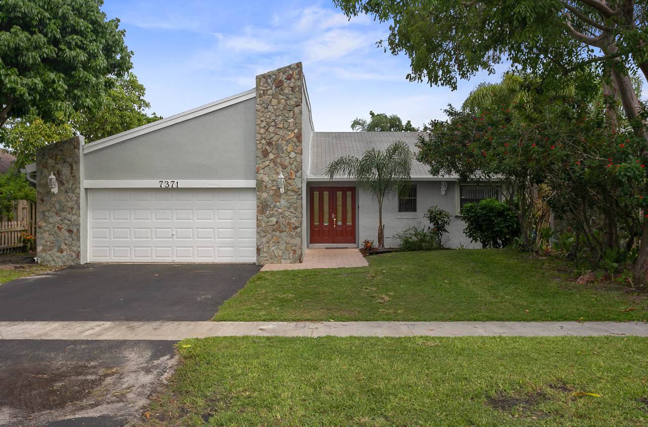 7371 35th Street - Photo 1