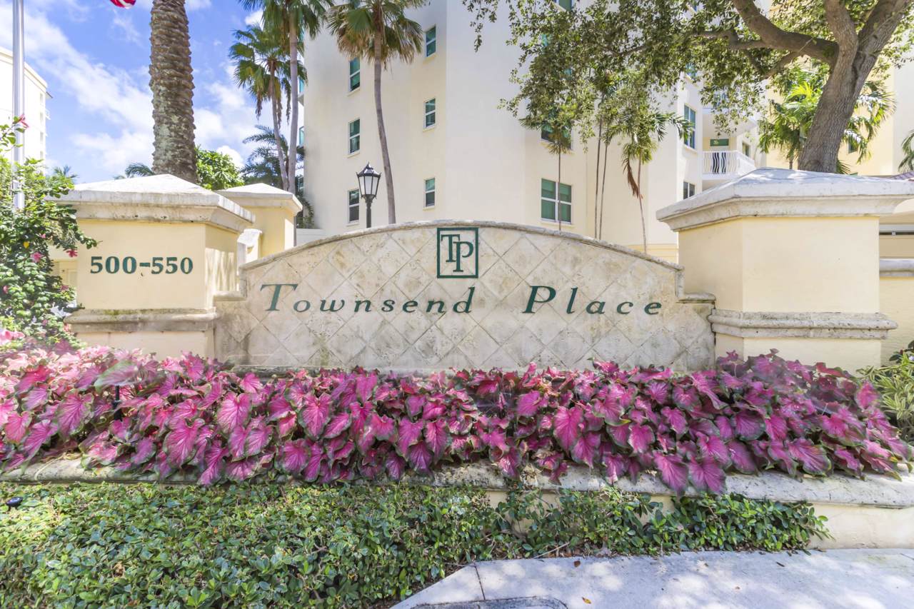 550 Mizner Boulevard - Photo 1