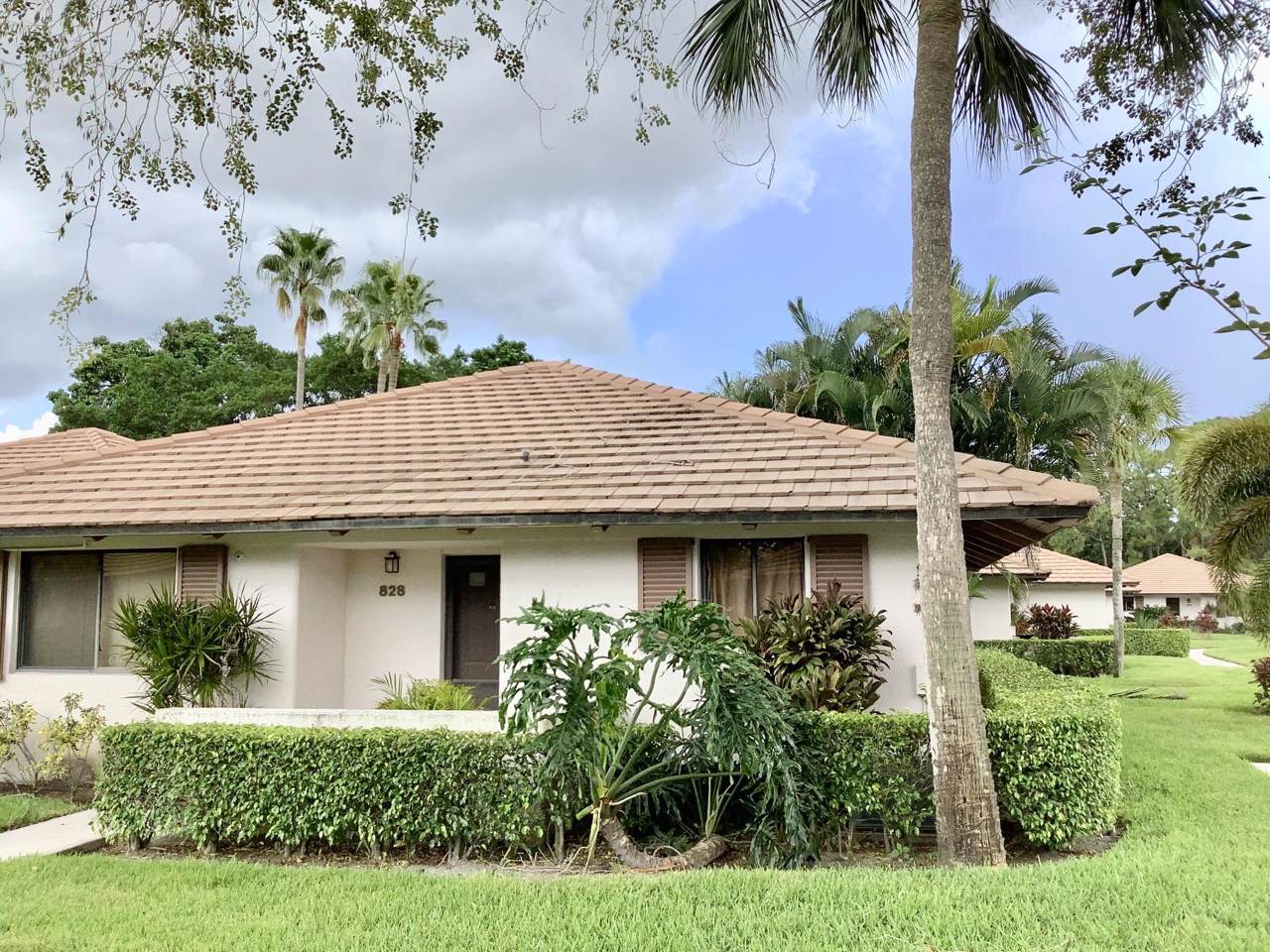 828 Club Drive - Photo 1