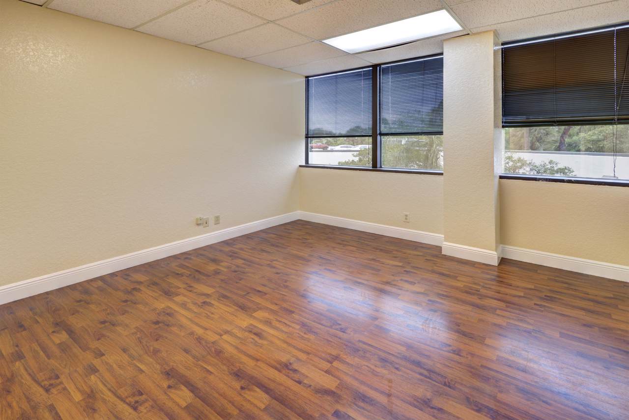 2701 Oakland Park Boulevard - Photo 1