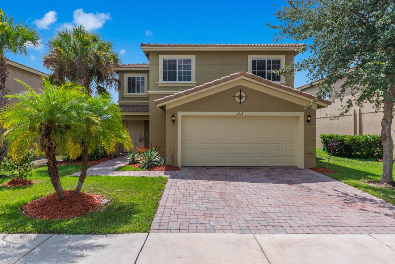 1918 Newport Isles Boulevard - Photo 1