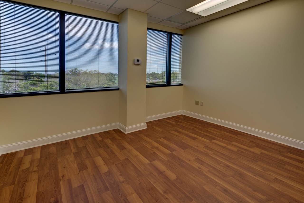 2701 Oakland Park Boulevard - Photo 1