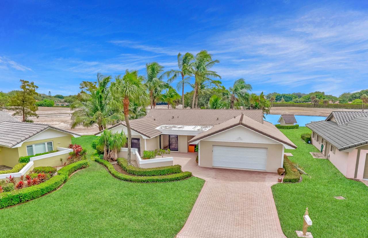 6752 Villas Drive - Photo 1