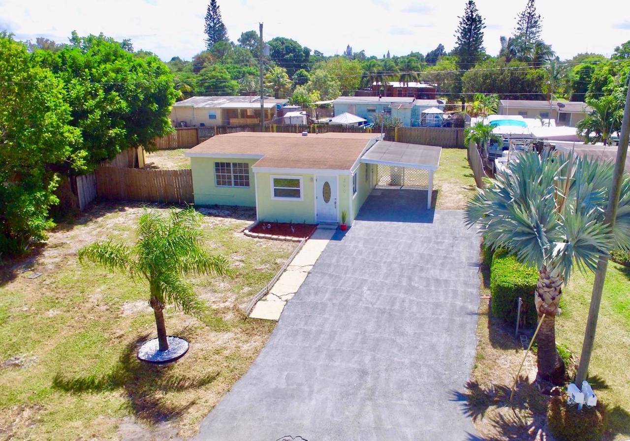 390 Hibiscus Tree Drive - Photo 1