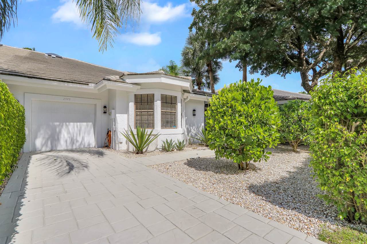 2970 Twin Oaks Way - Photo 1