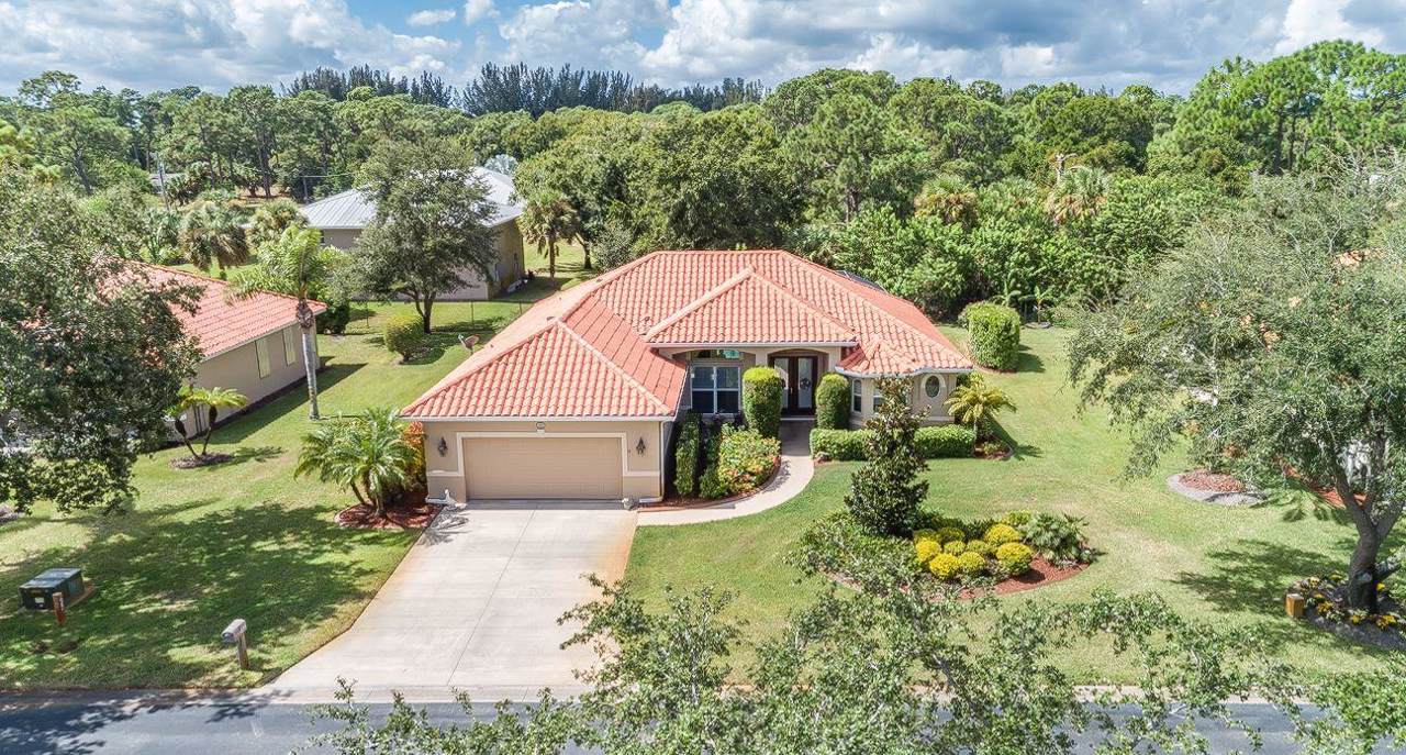 5885 Pine Ridge Circle - Photo 1