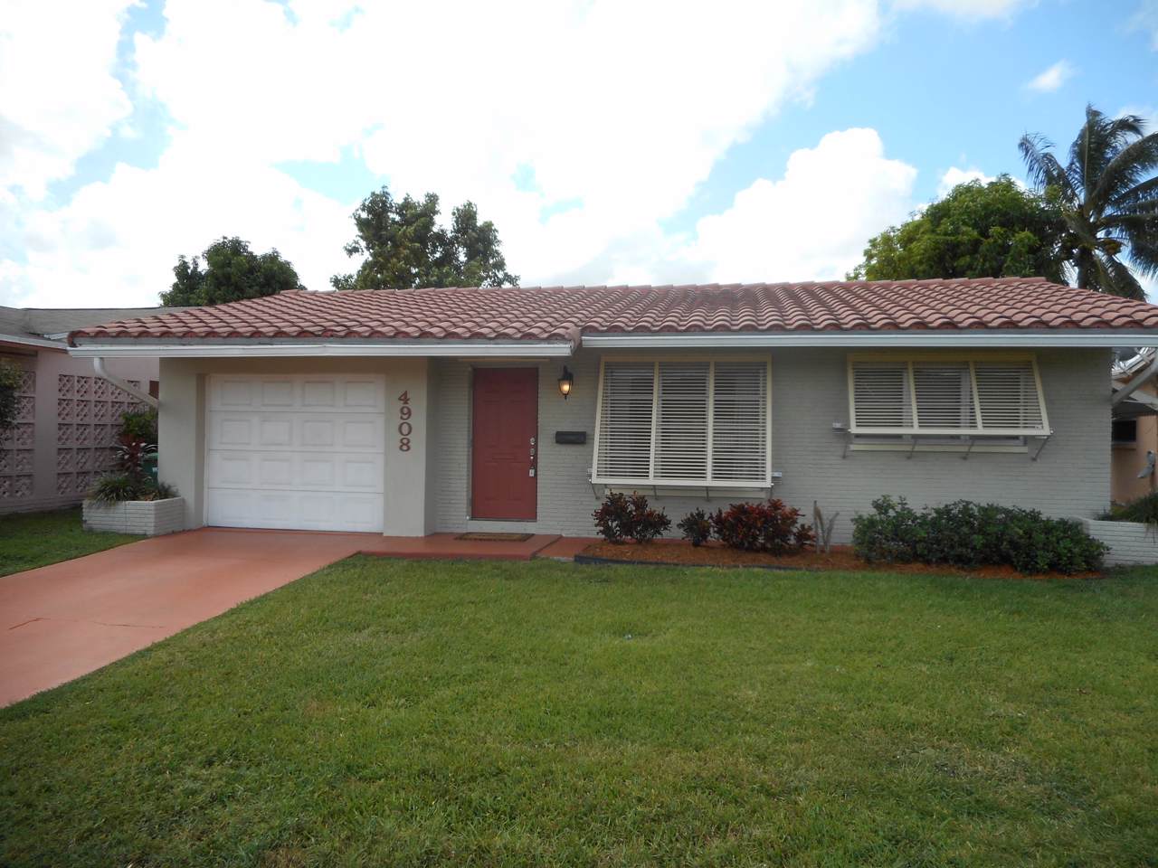4908 52nd Court - Photo 1