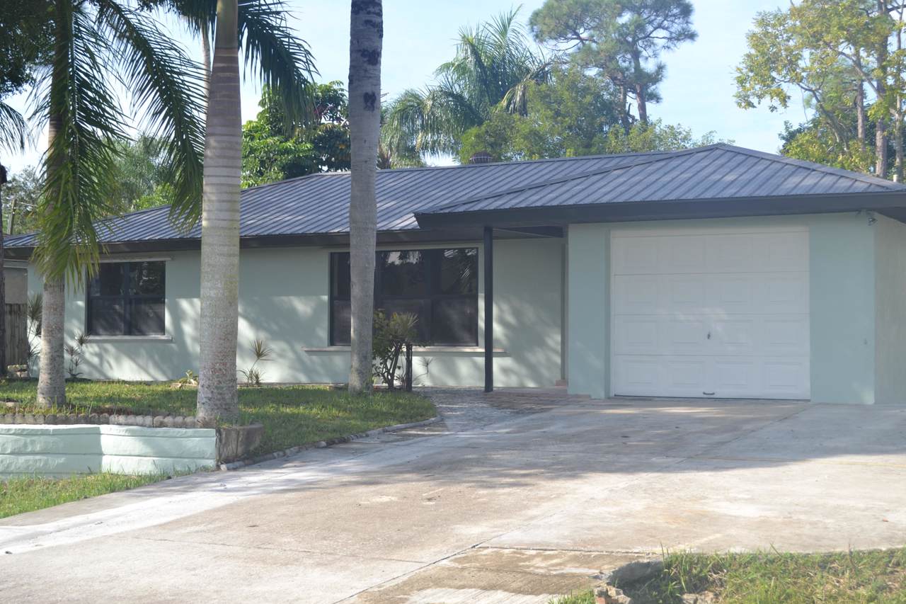 1672 Schleicher Lane - Photo 1